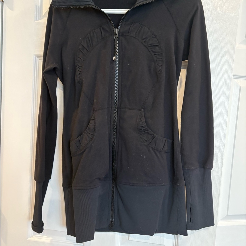Lululemon size 6
Gorgeous Lululemon Extra Long Zip-Up Jacket
